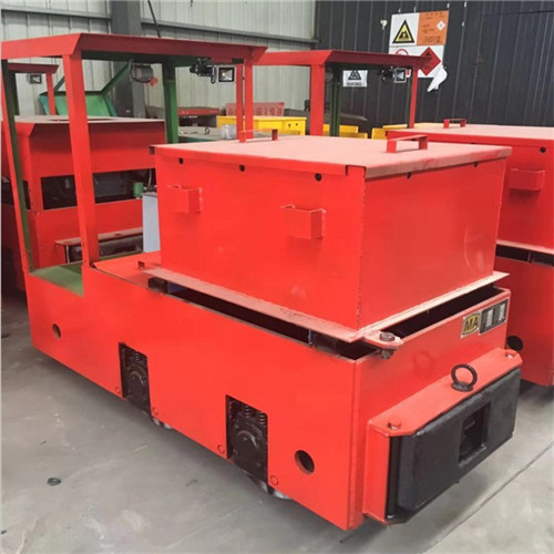 華礦重工一批蓄電池電機(jī)車(chē)發(fā)往綿陽(yáng)